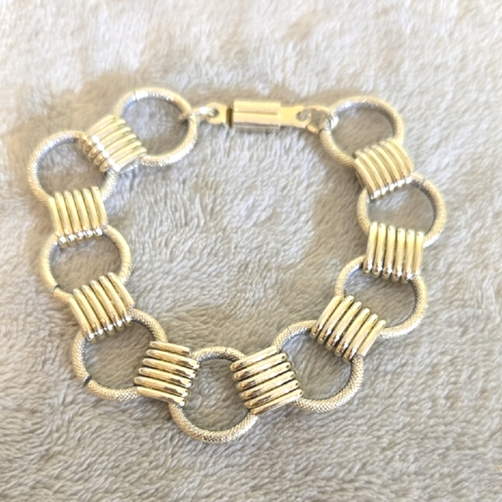 #622 Elegant Gold-Tone Bracelet